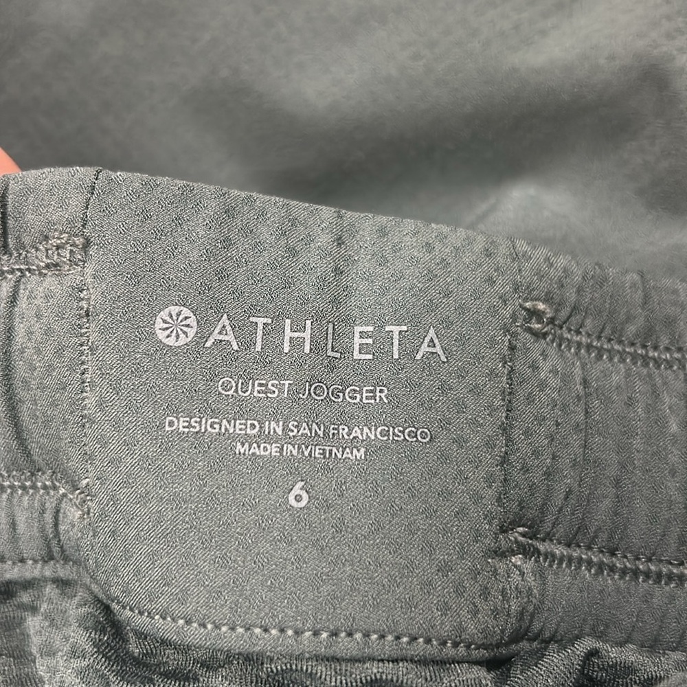 Athleta Quest Jogger in Bali Green size 6 Athleisure Outdoor - Picture 10 of 15